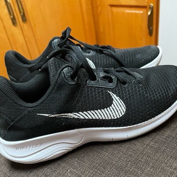 Nike, Flex Experience Run 11, running shoe, lightweight, women's size 8 - Picture 7 of 8